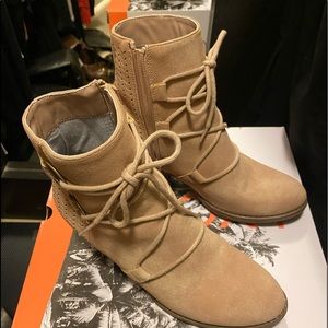 Roxy Suede boats size 9